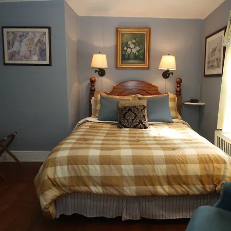 Pineapple Hill Inn Bed & Breakfast-3